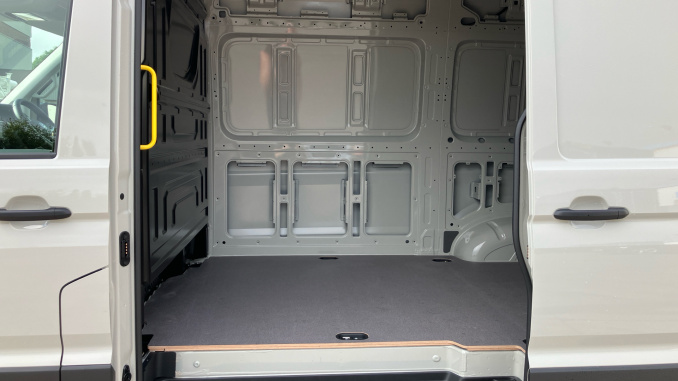 Volkswagen Crafter Cr35 Mwb Diesel 4Motion 2.0 TDI 177PS Commerce Plus High Roof Van Auto - Image 34